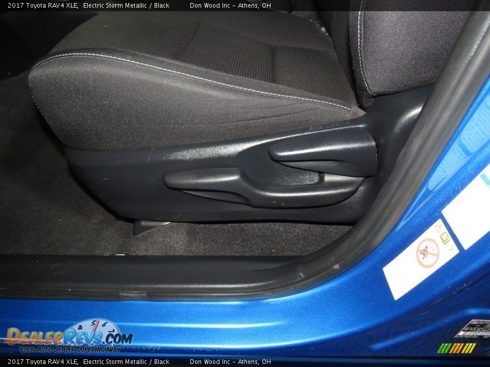 2017 Toyota RAV4 XLE Electric Storm Metallic / Black Photo #18
