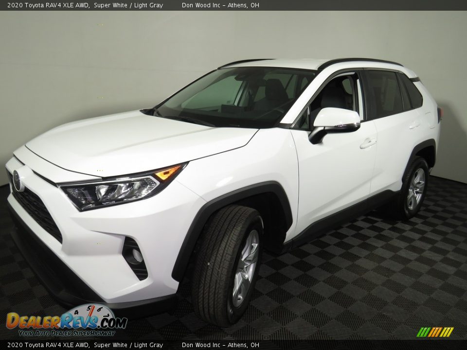 2020 Toyota RAV4 XLE AWD Super White / Light Gray Photo #7