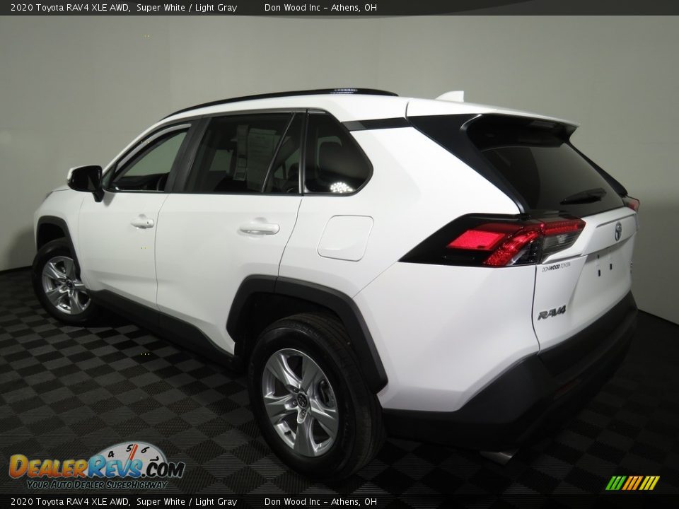 2020 Toyota RAV4 XLE AWD Super White / Light Gray Photo #9