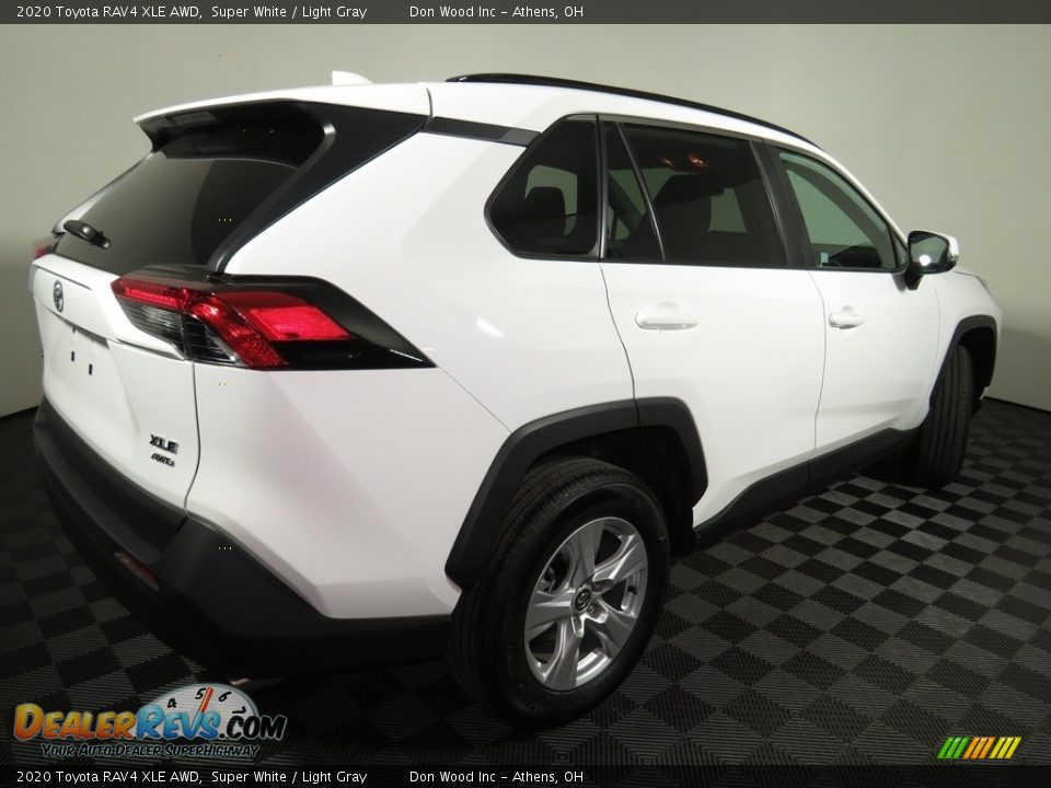 2020 Toyota RAV4 XLE AWD Super White / Light Gray Photo #15