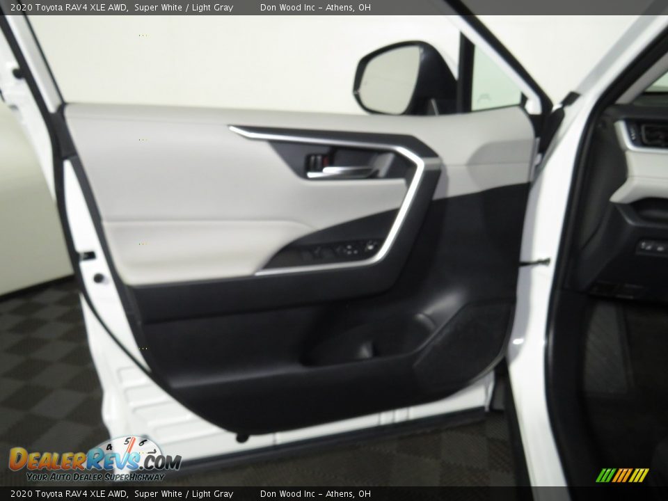 2020 Toyota RAV4 XLE AWD Super White / Light Gray Photo #17