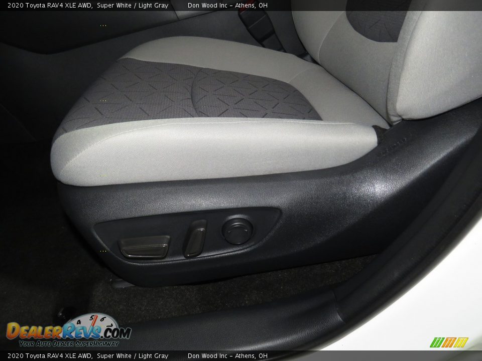 2020 Toyota RAV4 XLE AWD Super White / Light Gray Photo #18