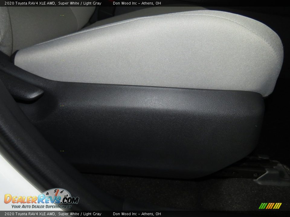 2020 Toyota RAV4 XLE AWD Super White / Light Gray Photo #26