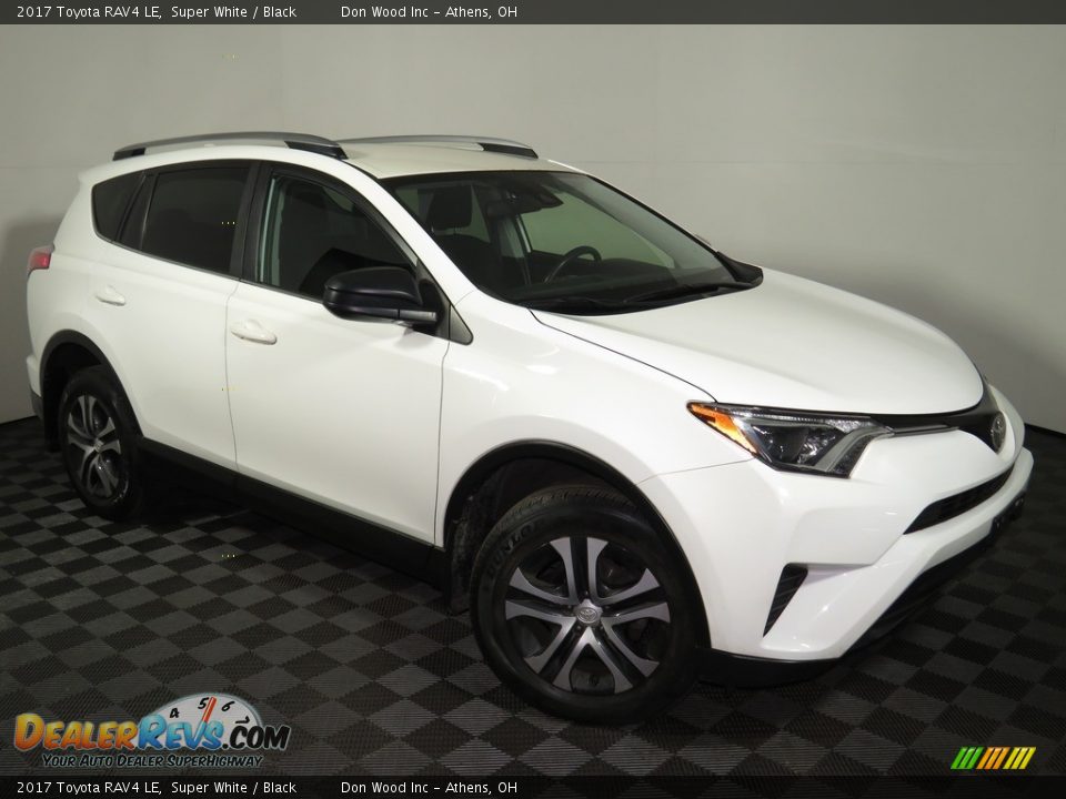 2017 Toyota RAV4 LE Super White / Black Photo #2