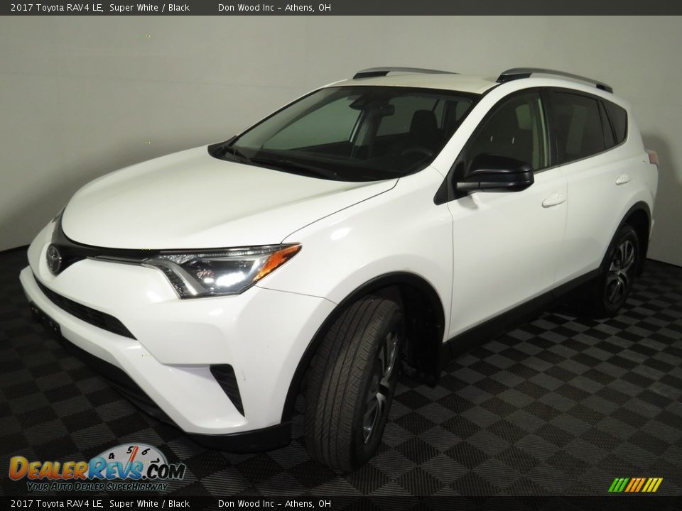 2017 Toyota RAV4 LE Super White / Black Photo #7