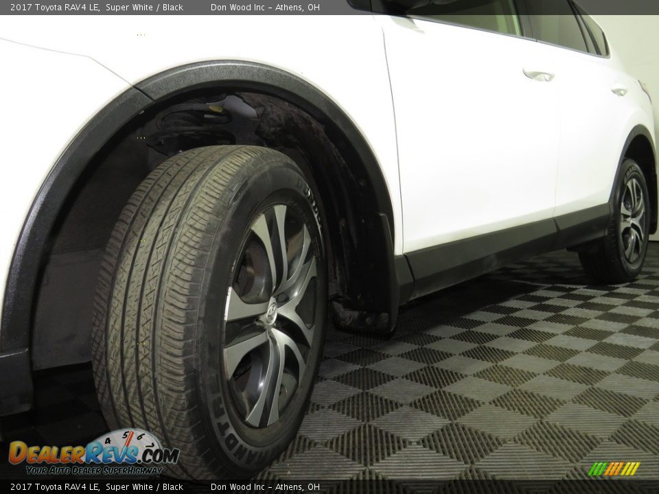2017 Toyota RAV4 LE Super White / Black Photo #8