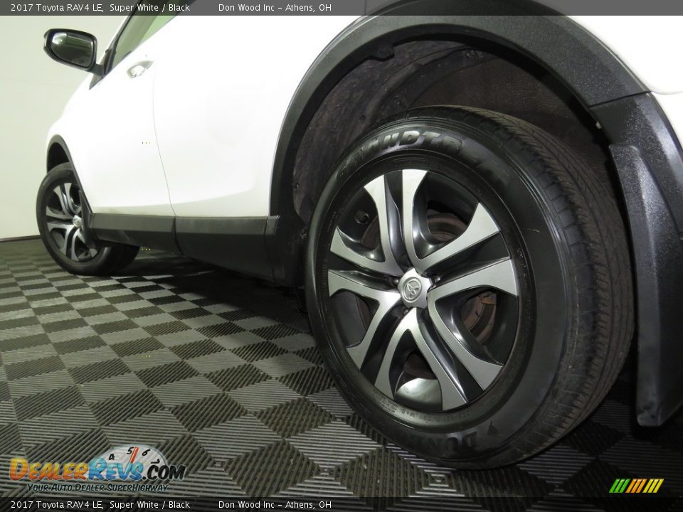 2017 Toyota RAV4 LE Super White / Black Photo #10