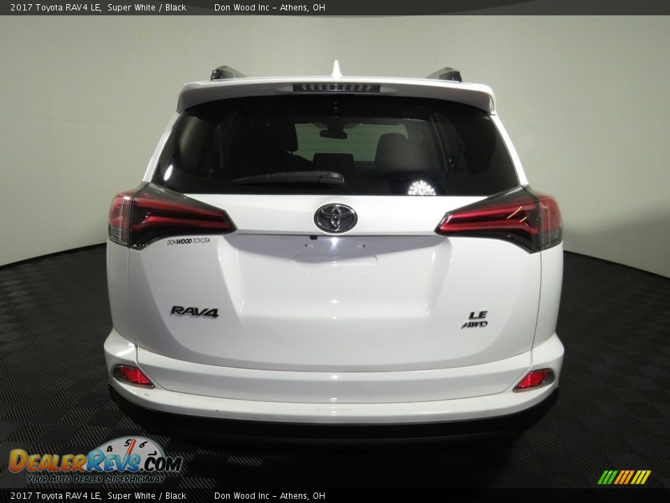 2017 Toyota RAV4 LE Super White / Black Photo #11