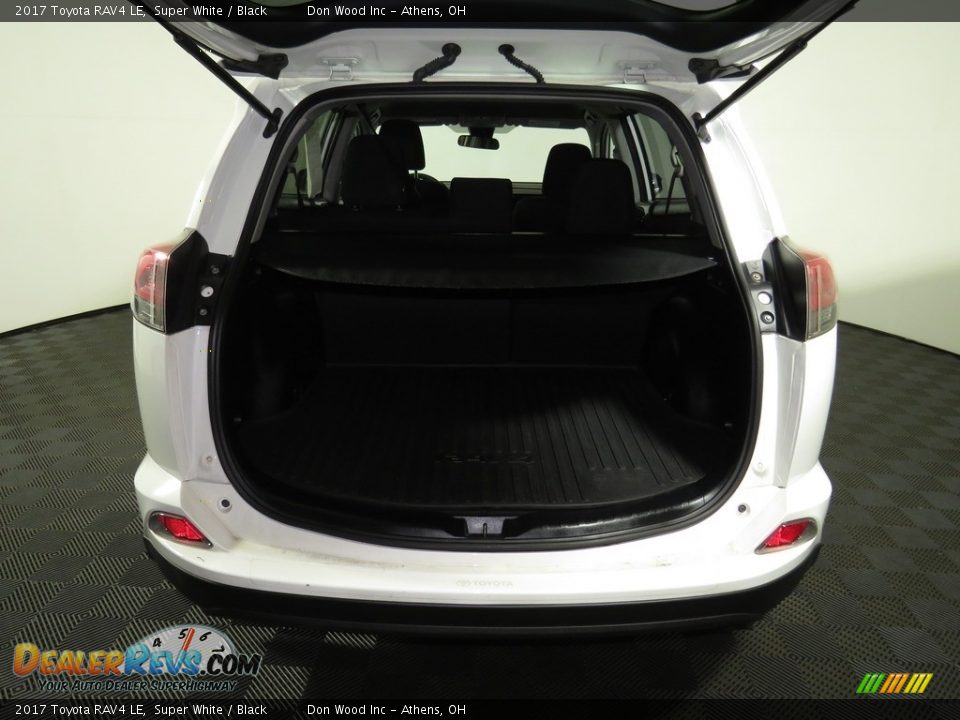 2017 Toyota RAV4 LE Super White / Black Photo #12
