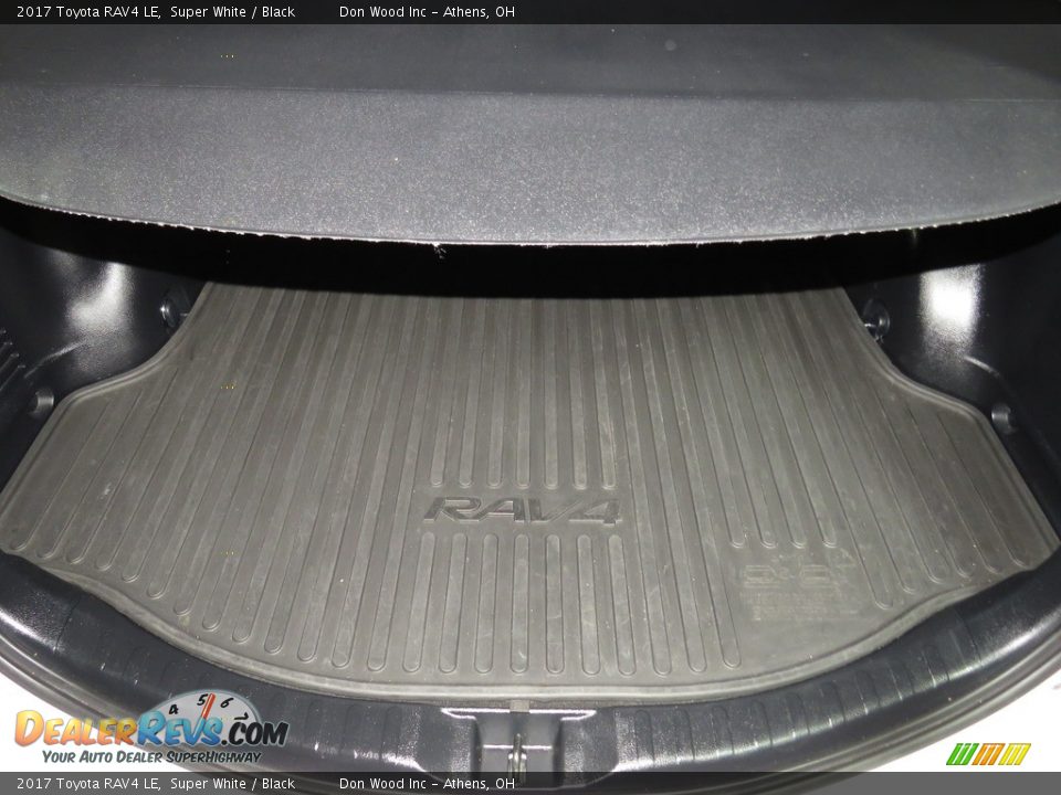 2017 Toyota RAV4 LE Super White / Black Photo #13