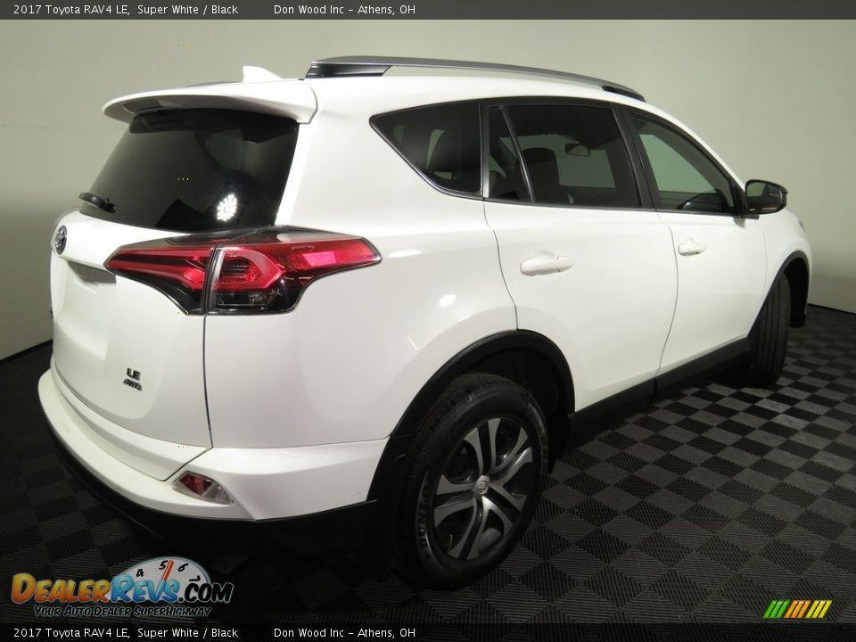 2017 Toyota RAV4 LE Super White / Black Photo #15