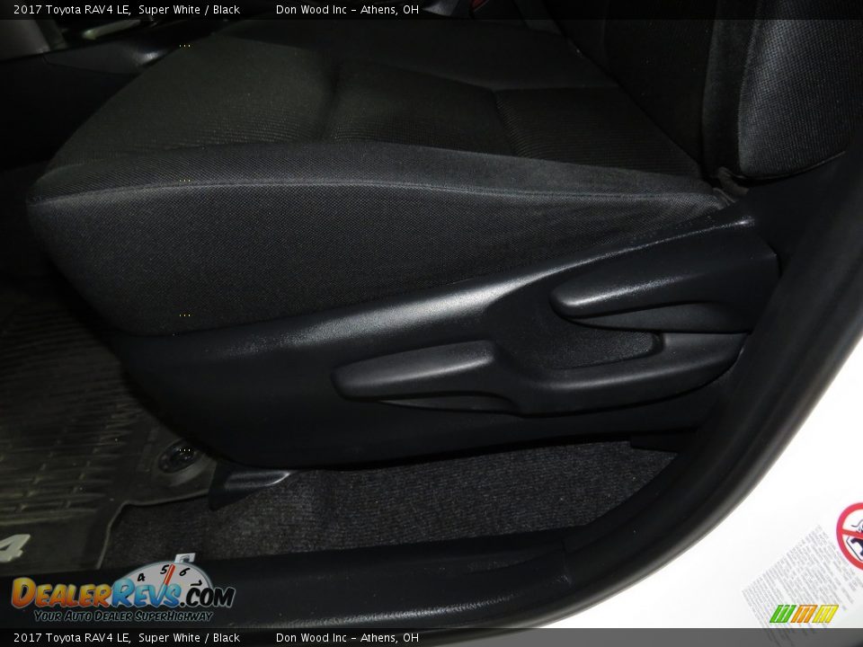 2017 Toyota RAV4 LE Super White / Black Photo #18