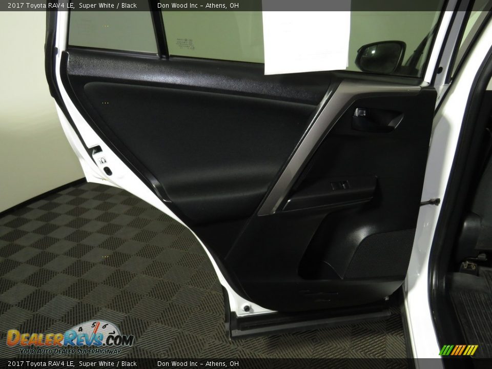2017 Toyota RAV4 LE Super White / Black Photo #21