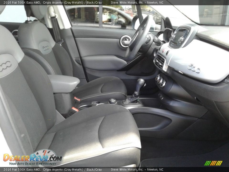 Front Seat of 2016 Fiat 500X Easy AWD Photo #17