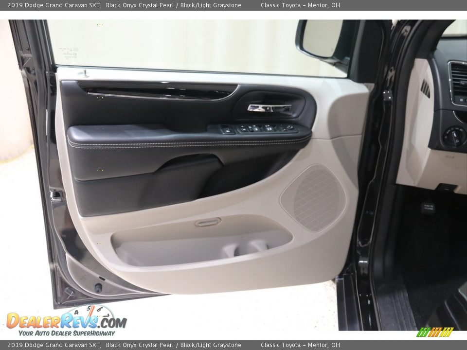 2019 Dodge Grand Caravan SXT Black Onyx Crystal Pearl / Black/Light Graystone Photo #5
