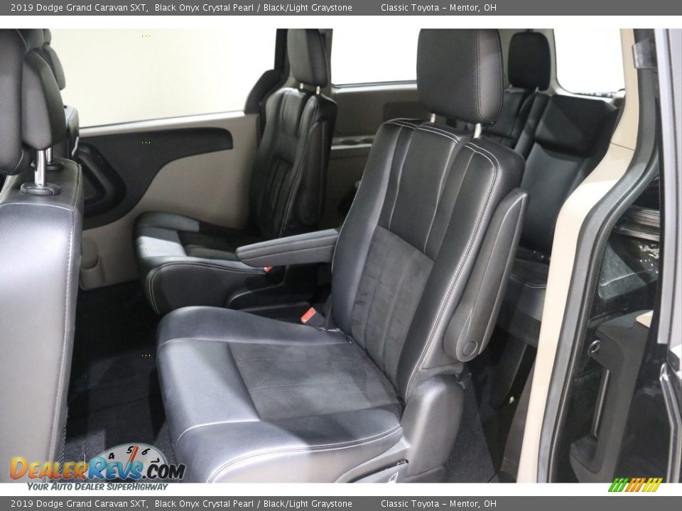 2019 Dodge Grand Caravan SXT Black Onyx Crystal Pearl / Black/Light Graystone Photo #16