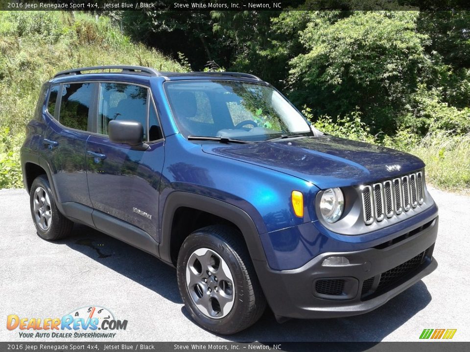 Front 3/4 View of 2016 Jeep Renegade Sport 4x4 Photo #5