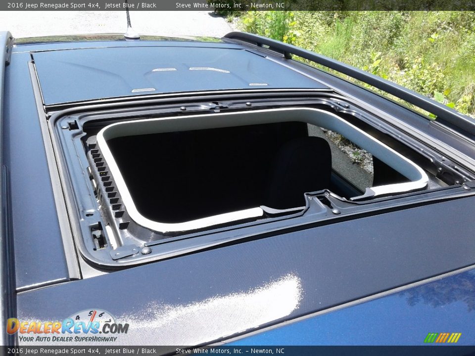 Sunroof of 2016 Jeep Renegade Sport 4x4 Photo #10