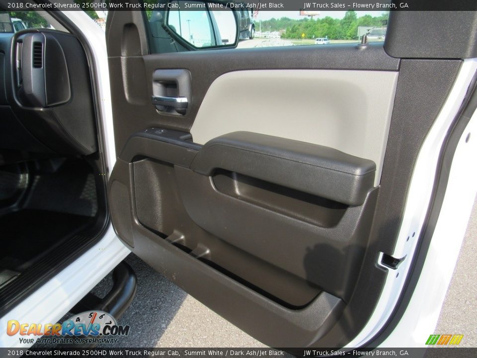 Door Panel of 2018 Chevrolet Silverado 2500HD Work Truck Regular Cab Photo #30