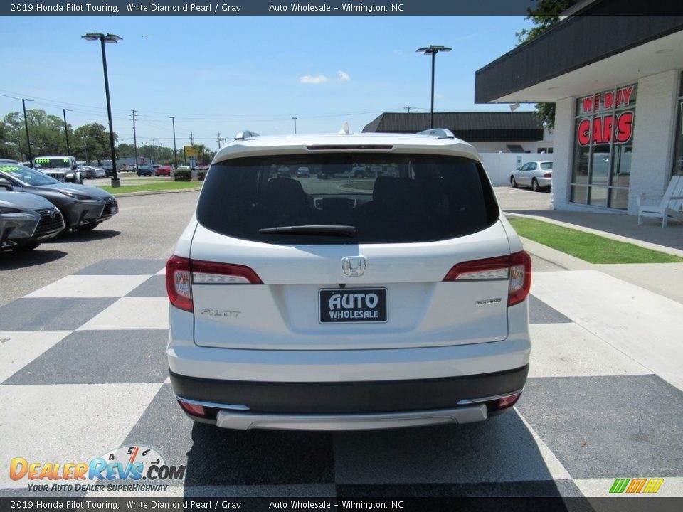 2019 Honda Pilot Touring White Diamond Pearl / Gray Photo #4