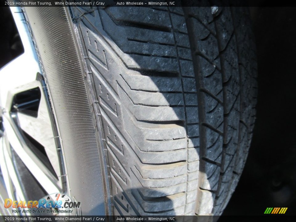 2019 Honda Pilot Touring White Diamond Pearl / Gray Photo #8