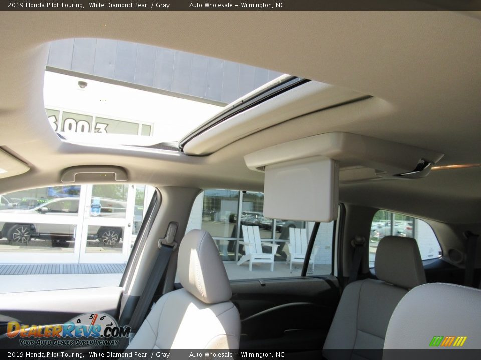 2019 Honda Pilot Touring White Diamond Pearl / Gray Photo #11