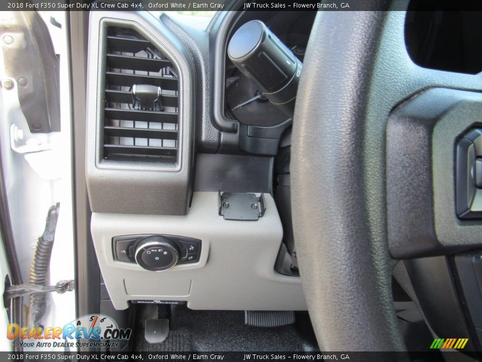 2018 Ford F350 Super Duty XL Crew Cab 4x4 Oxford White / Earth Gray Photo #20