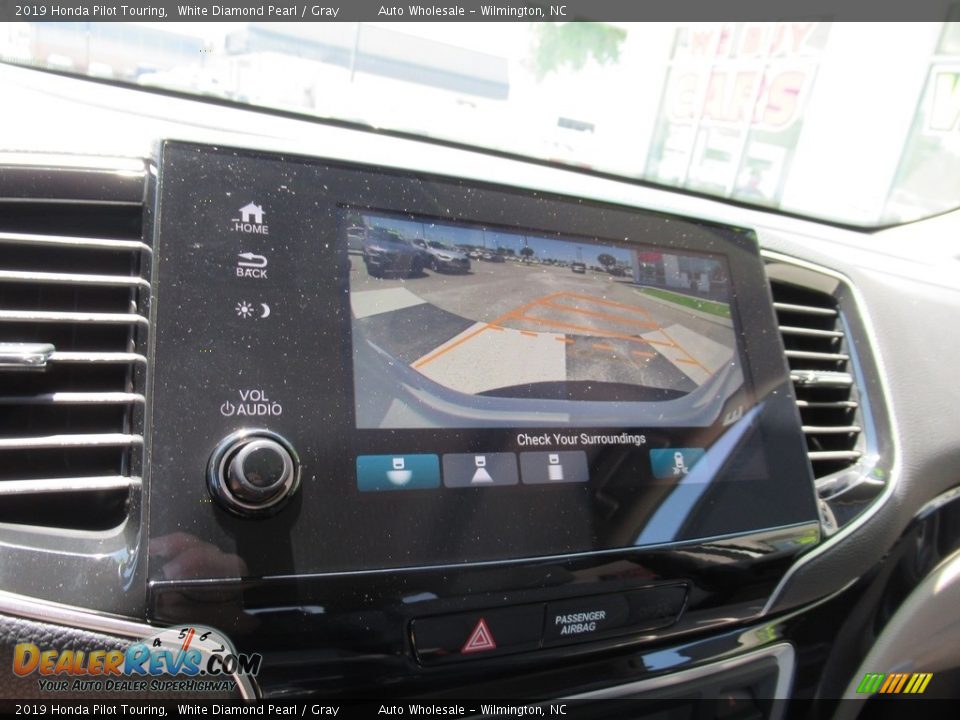 2019 Honda Pilot Touring White Diamond Pearl / Gray Photo #18