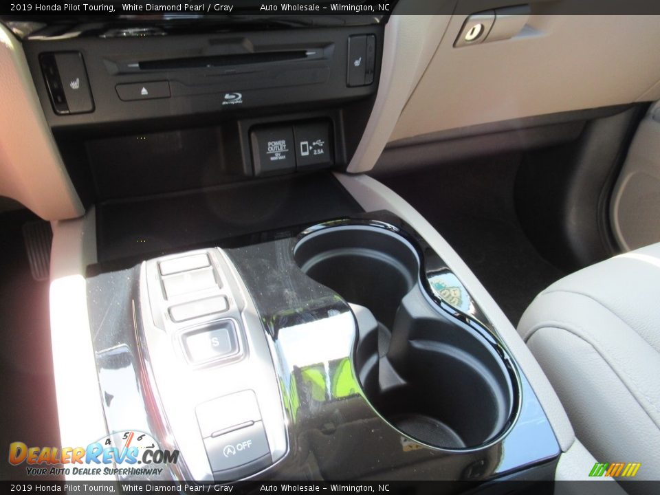 2019 Honda Pilot Touring White Diamond Pearl / Gray Photo #19