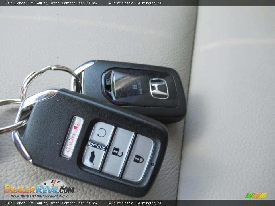 2019 Honda Pilot Touring White Diamond Pearl / Gray Photo #20