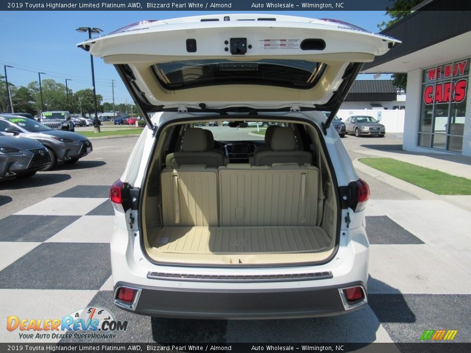 2019 Toyota Highlander Limited Platinum AWD Blizzard Pearl White / Almond Photo #5