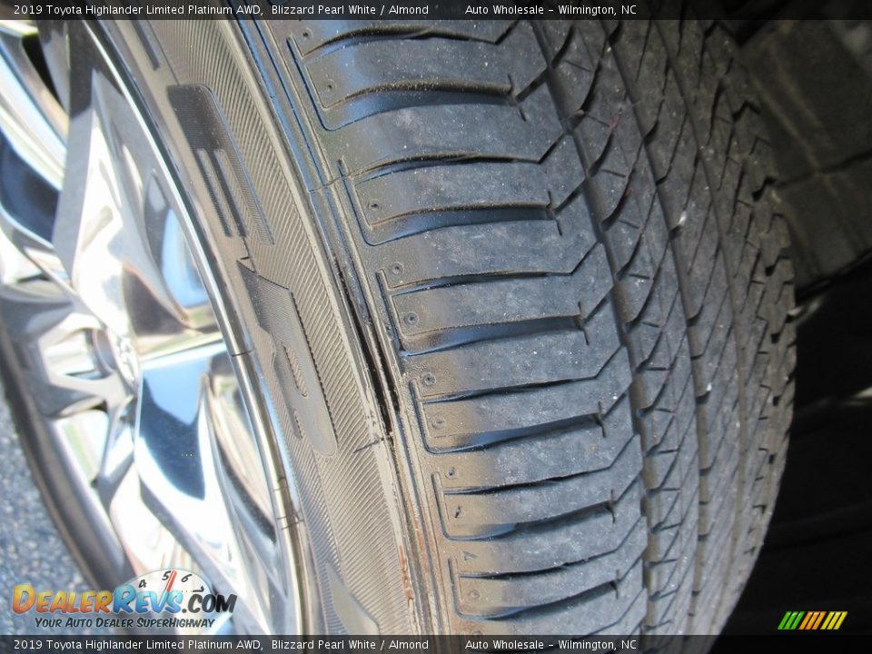 2019 Toyota Highlander Limited Platinum AWD Blizzard Pearl White / Almond Photo #8