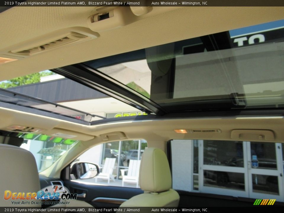 2019 Toyota Highlander Limited Platinum AWD Blizzard Pearl White / Almond Photo #11