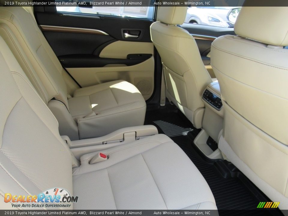 2019 Toyota Highlander Limited Platinum AWD Blizzard Pearl White / Almond Photo #14