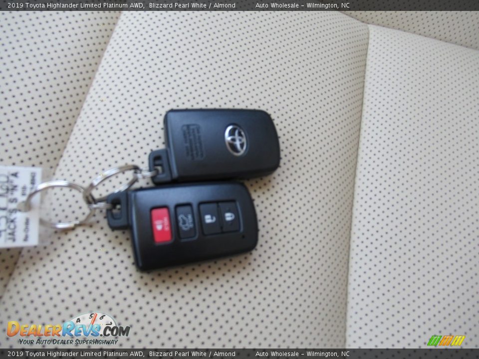 2019 Toyota Highlander Limited Platinum AWD Blizzard Pearl White / Almond Photo #20