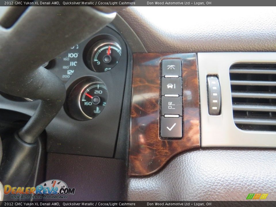 2012 GMC Yukon XL Denali AWD Quicksilver Metallic / Cocoa/Light Cashmere Photo #30