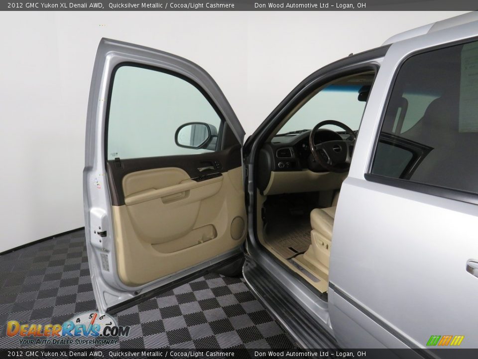 2012 GMC Yukon XL Denali AWD Quicksilver Metallic / Cocoa/Light Cashmere Photo #32