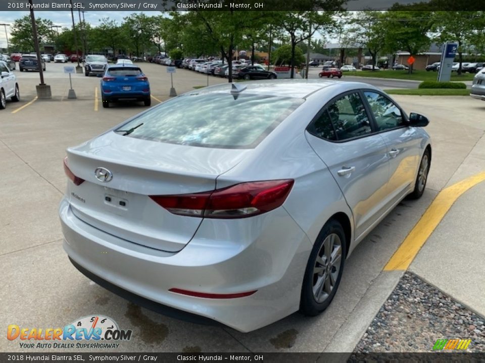 2018 Hyundai Elantra SEL Symphony Silver / Gray Photo #2
