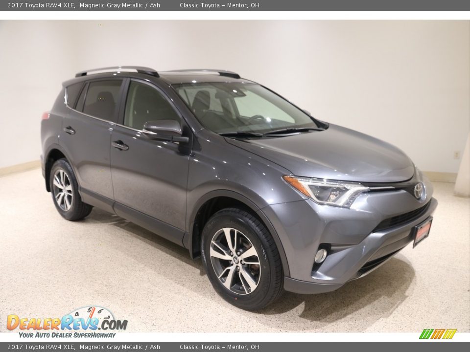 2017 Toyota RAV4 XLE Magnetic Gray Metallic / Ash Photo #1