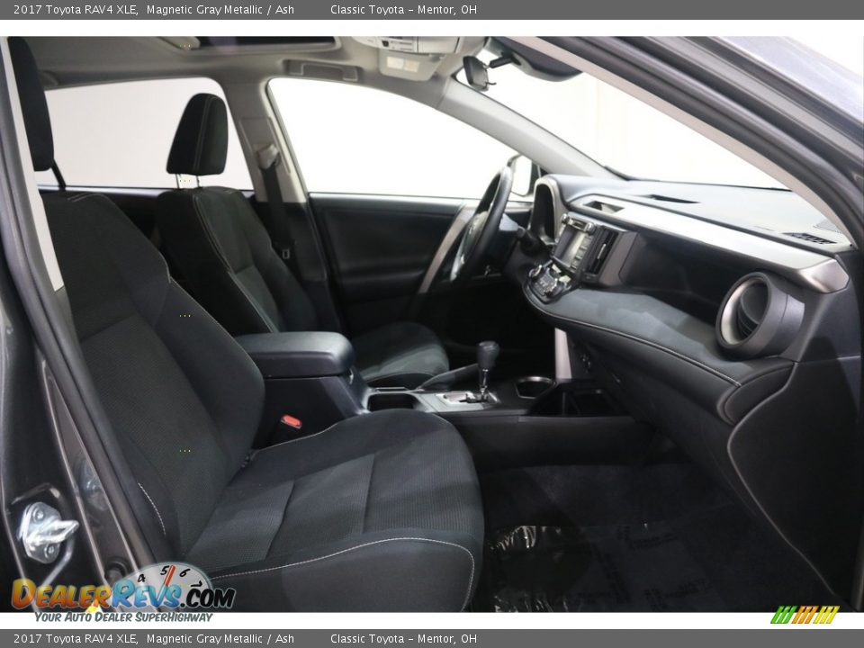 2017 Toyota RAV4 XLE Magnetic Gray Metallic / Ash Photo #15