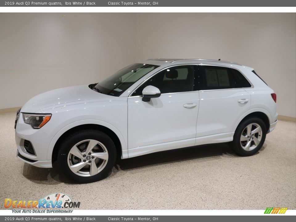 Front 3/4 View of 2019 Audi Q3 Premium quattro Photo #3