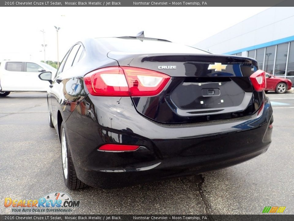 2016 Chevrolet Cruze LT Sedan Mosaic Black Metallic / Jet Black Photo #5