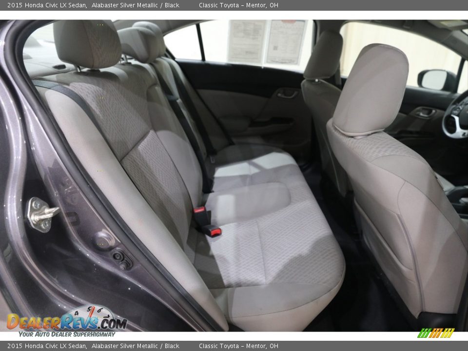 2015 Honda Civic LX Sedan Alabaster Silver Metallic / Black Photo #16