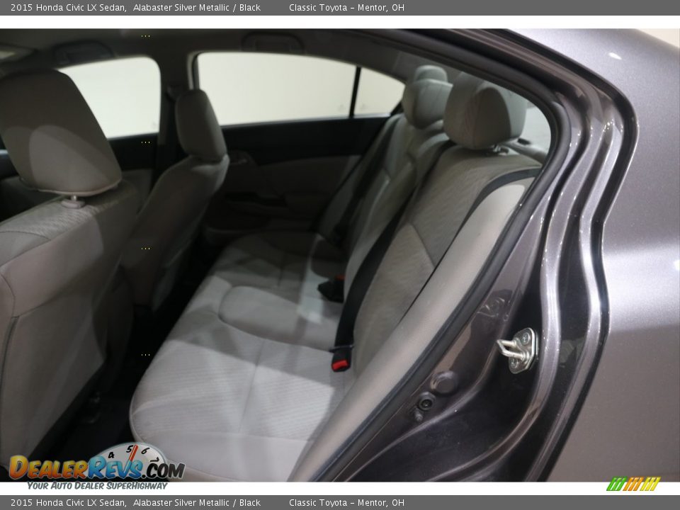 2015 Honda Civic LX Sedan Alabaster Silver Metallic / Black Photo #17