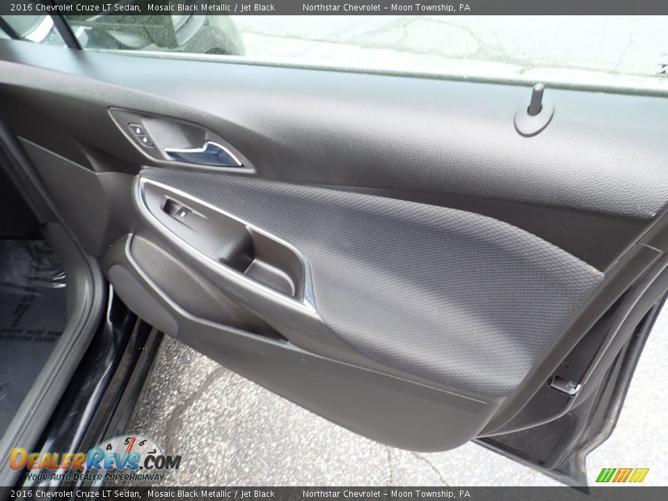 2016 Chevrolet Cruze LT Sedan Mosaic Black Metallic / Jet Black Photo #17