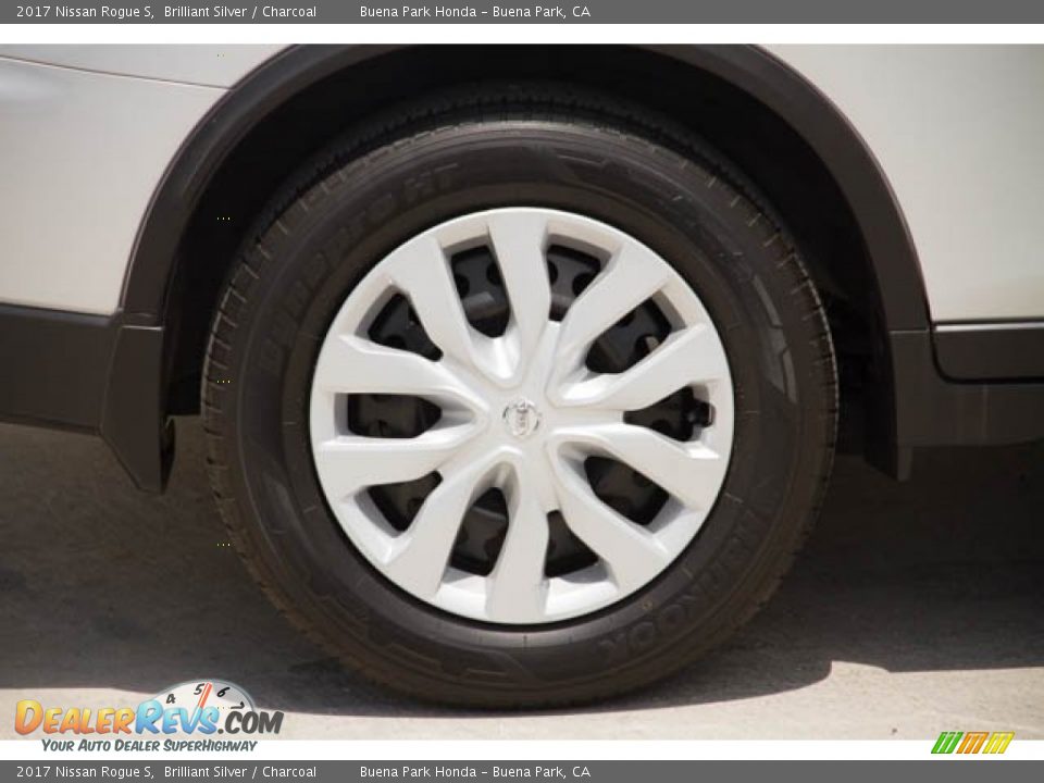 2017 Nissan Rogue S Wheel Photo #35