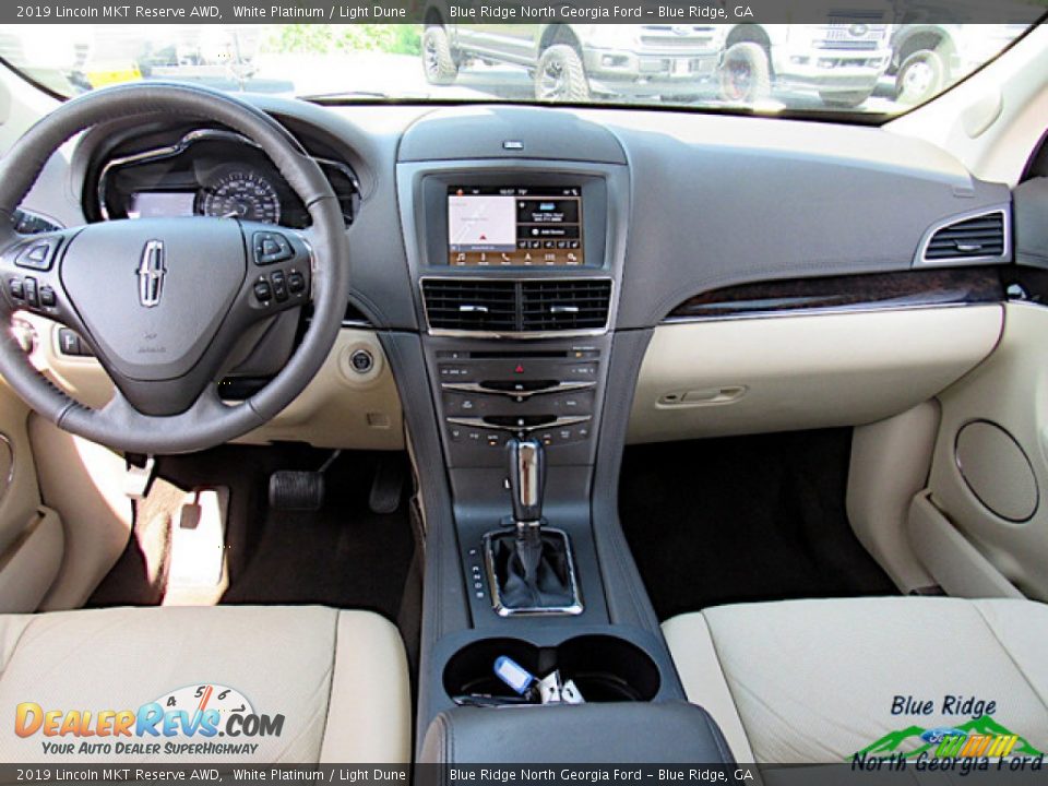 2019 Lincoln MKT Reserve AWD White Platinum / Light Dune Photo #17