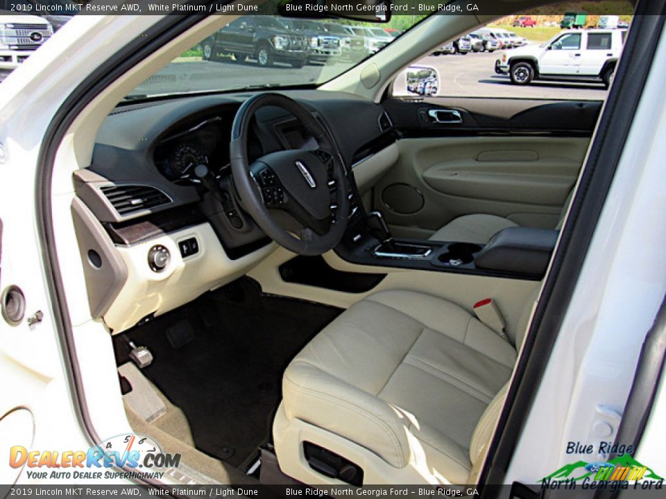 2019 Lincoln MKT Reserve AWD White Platinum / Light Dune Photo #32