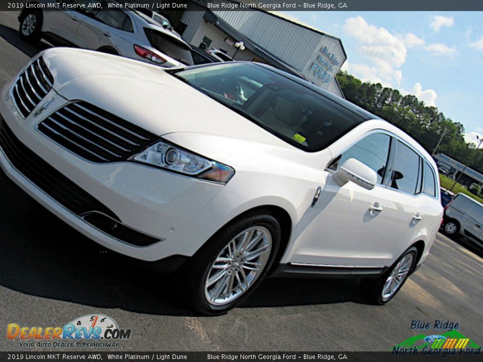 2019 Lincoln MKT Reserve AWD White Platinum / Light Dune Photo #35