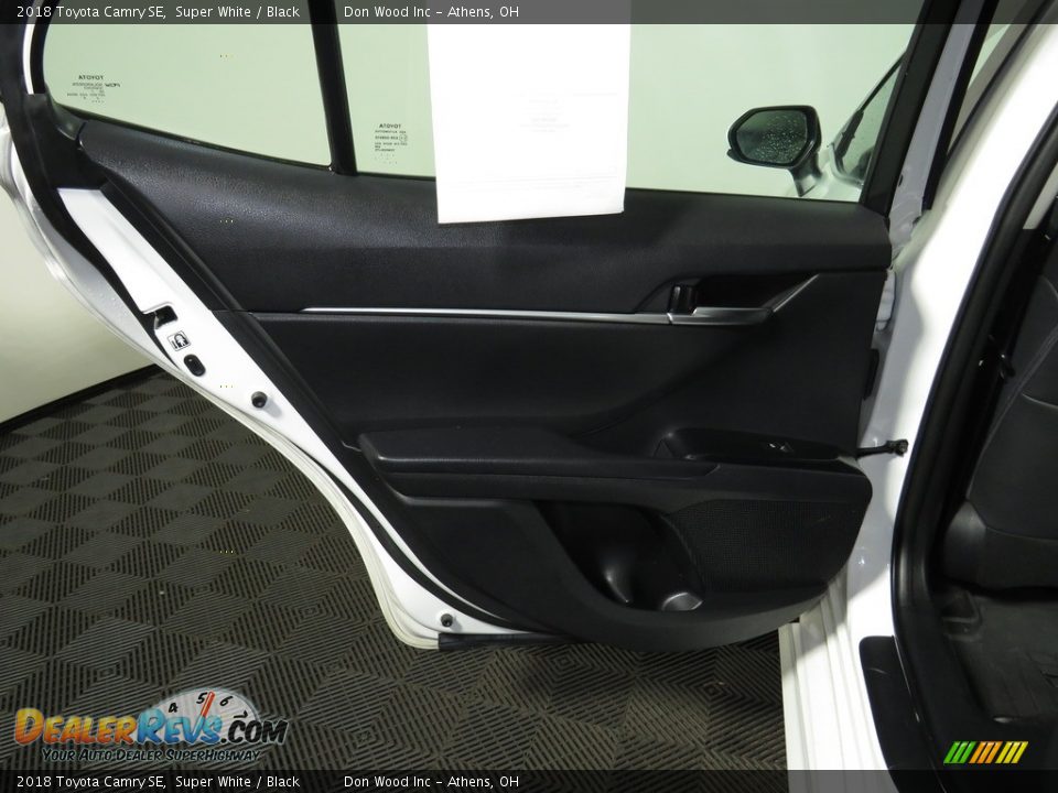 2018 Toyota Camry SE Super White / Black Photo #20